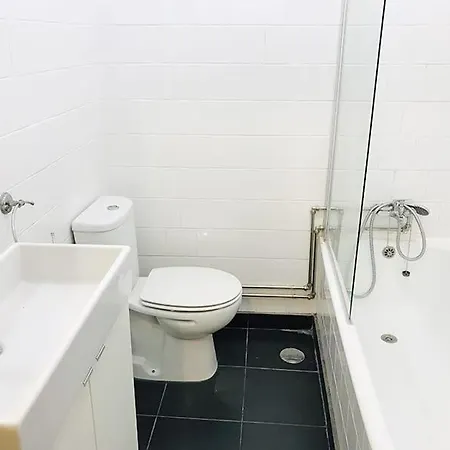 Com Varanda Proximo Ao Metro Guest house *