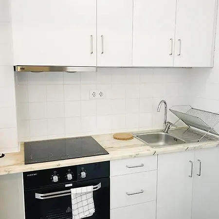 Com Varanda Proximo Ao Metro Guest house