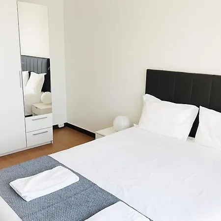 Com Varanda Proximo Ao Metro Guest house Porto