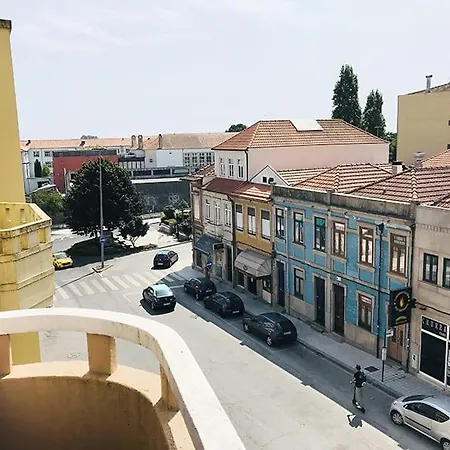 Casa de hóspedes Com Varanda Proximo Ao Metro *
